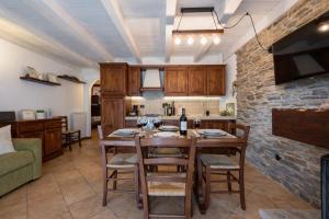 Luxury Tricolare con 6 posti letto e Giardino Privato-Garage & WIFI