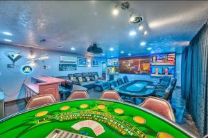 Luxurious Vegas Villa Near Strip I Pool & Hot Tub
