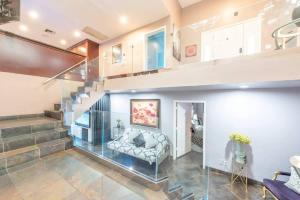 Luxurious Vegas Villa Near Strip I Pool & Hot Tub