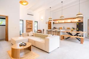 Spectacular Villa with Pool Near the Beach