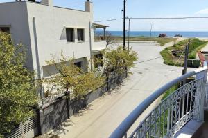 House near the beach with free parking, sea view