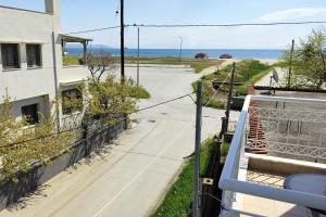 House near the beach with free parking, sea view