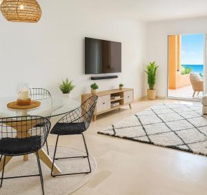 Los Granados Beach front Sea Views Duquesa manilva