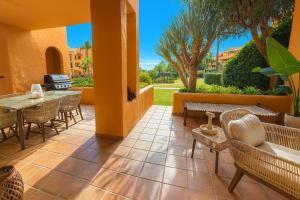 Los Granados Beach front Sea Views Duquesa manilva