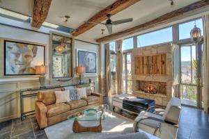 Luxury Home with Rooftop Views, Walk to Centro