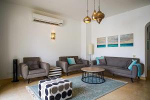 White Villa Heaven - Swim, Lounge & Sunset Magic