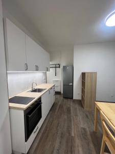 Přízemní moderní byt 2kk s výhledem do zahrady