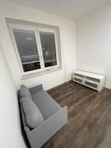 Přízemní moderní byt 2kk s výhledem do zahrady