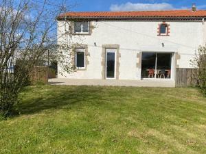 Gîte Ardélia - 12 personnes - Les Herbiers - proche Puy du F OU