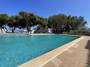 Tramontana -Apartamento con piscina junto la playa