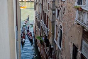 G4 Steps from St Marks Authentic Venetian Home