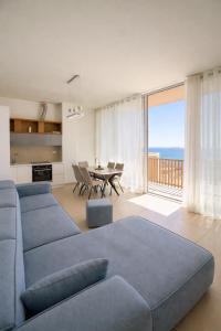 Spacious Green Coast Stay for 10 Guests 104D, 104C