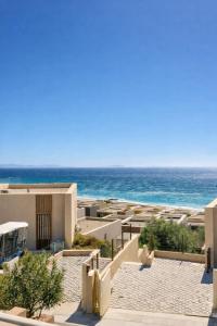 Spacious Green Coast Stay for 10 Guests 104D, 104C