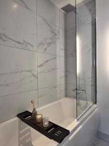 Central Belfast New Modern Spacious Two Bed Apartment