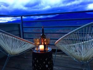 Retro and Relaxed Studio Condo for 2 - Park Views, Pools & Wifi