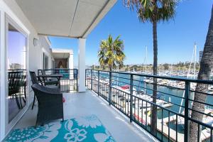 Oceanfront dining, shopping, Pool, spa, and sauna on site!- The Harbor Penthouse