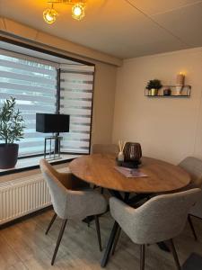 Chalet Linée in bosrijke omgeving Anloo