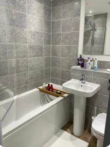 Cozy Double Room - Free Parking & Wifi