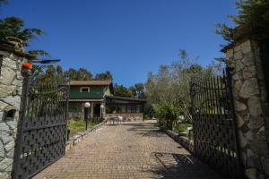 Chalet by The Lake & Jacuzzi