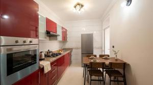 Bright & Cozy Apartment 10 min Beach