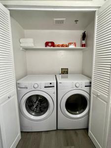 Enchanting- 2 Bedroom Condo with Pool