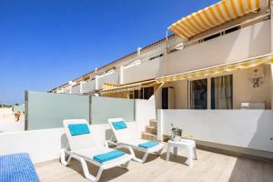 Holiday Island Pool Escape