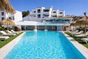 Holiday Island Pool Escape