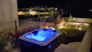 "Mon ami"apartment with garden, HOT TUB and free parking