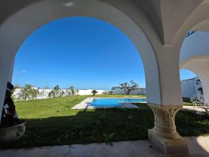 ViLLA DE MAITRE STYLE ARABE 4 SUITES PISCINE GRAND JARDIN