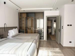 3BR Apartment with Balcony in Lakeview New Cairo