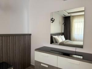 3BR Apartment with Balcony in Lakeview New Cairo