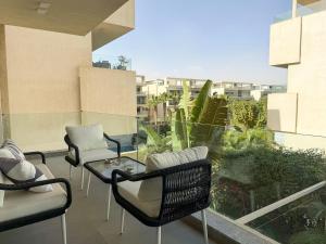 3BR Apartment with Balcony in Lakeview New Cairo