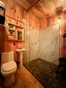 Biciting Combi Love Glamping with Jacuzzi and Views