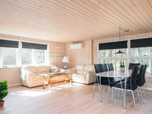 7 person holiday home in Ulfborg-By Traum