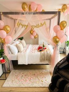 Luxury Luton airport 10 Mins retreat 4 Poster bed Massage Chair ,Jacuzzi Bath,Large Balcony,24 Hour Check In ,Luton Station walking distance CONTRACTORS WELCOME,COUPLES,PROFESSIONALs