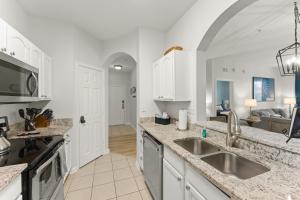Lilo and Stitch Themed Condo-2 miles from Disney!