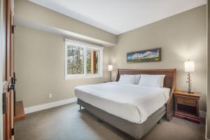 Star Suite -Luxurious condo with 3 fireplaces, and open Pool!