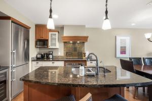 Star Suite -Luxurious condo with 3 fireplaces, and open Pool!