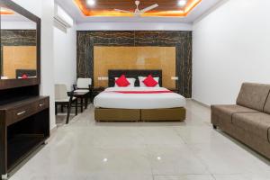 Hotel O Raghavendra Residency