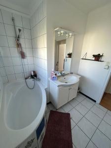 Chambre meublée avec balcon