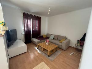 Chambre meublée avec balcon