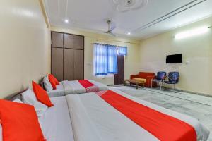 Hotel O S R
