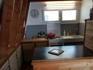 Chalet fonctionnel à Super-Besse - 8 pers. - FR-1-814-191