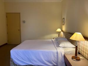 The Maple Suite by Manhattan
