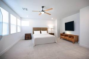 Luxury Escape Hot Tub Panoramic Vegas Strip Views