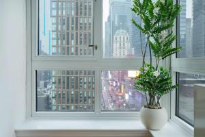 43-20A Newly furnished 1BR- full service Doorman laundry Gym Business Center