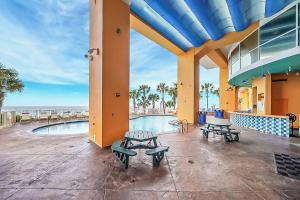 Splash Resort, 16th floor, Oceanfront, 1BR Sleeps 6, Lazy River & Water Park