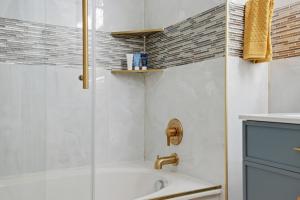 Splash Resort, 16th floor, Oceanfront, 1BR Sleeps 6, Lazy River & Water Park