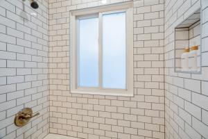 8 Bells Bungalow - Cozy, Stylish, Prime Location