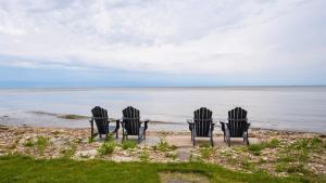 Bayside Bear- Bayfront Escape, Hot Tub, Kayaks, Dogs Welcome